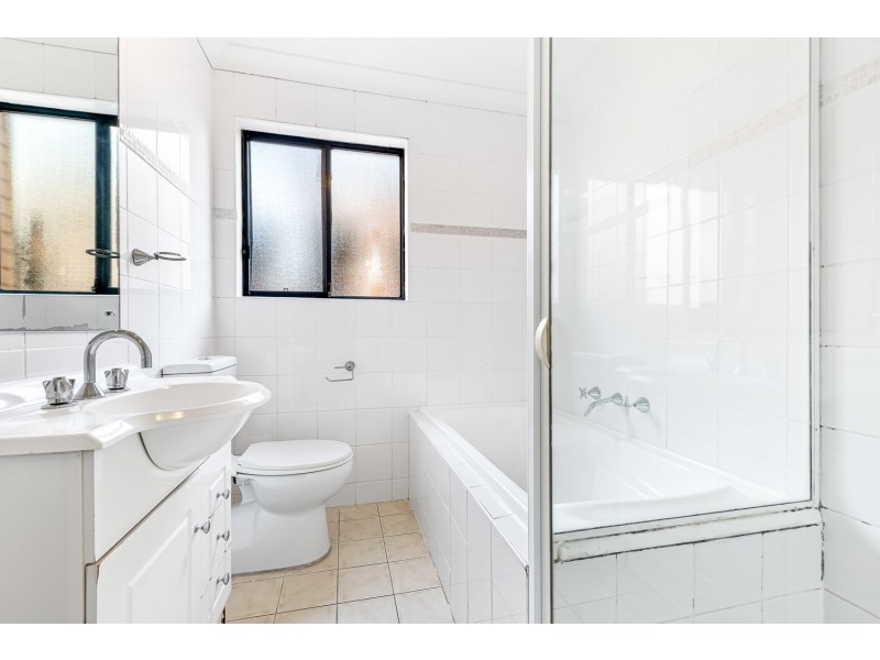 2/15 Wycombe Avenue, Monterey NSW 2217