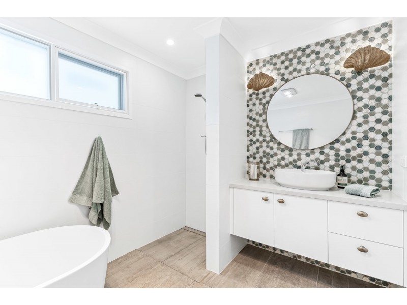 19 Moons Avenue, Lugarno NSW 2210