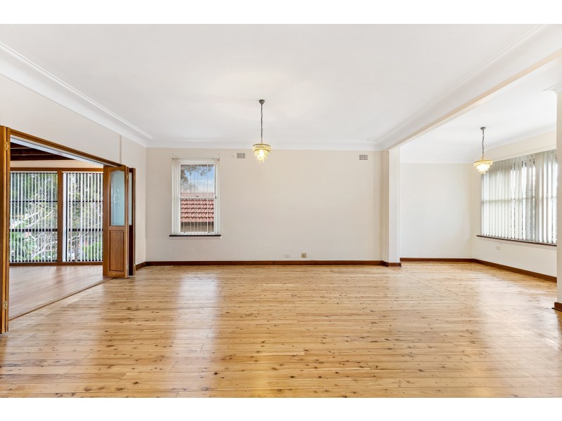 9 Gnarbo Avenue, Carss Park NSW 2221