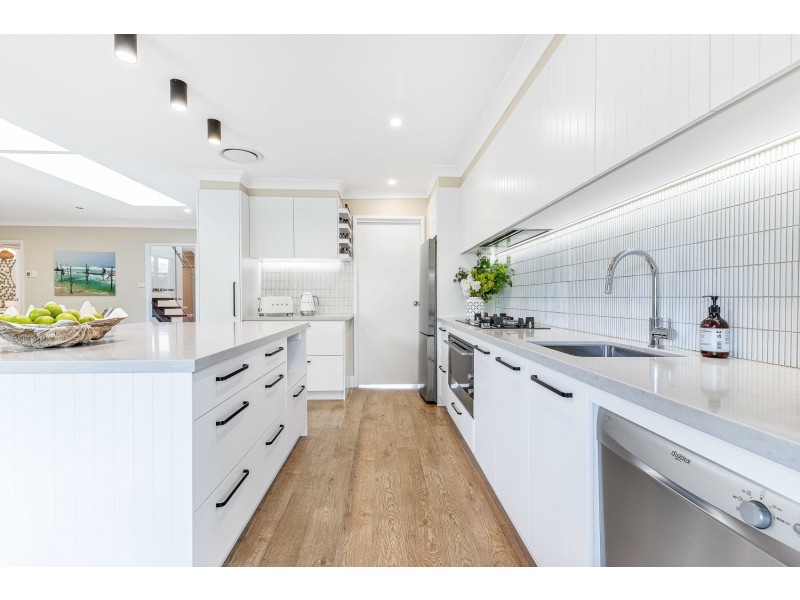 19 Moons Avenue, Lugarno NSW 2210