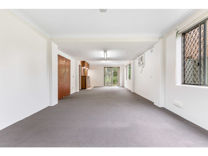 8 Sylvan Grove, Picnic Point NSW 2213