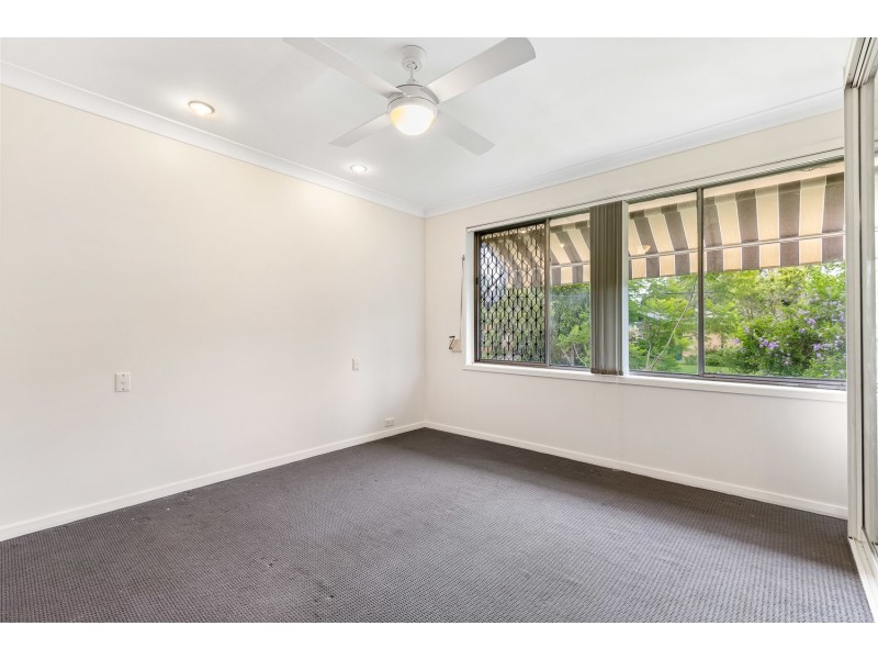 8 Sylvan Grove, Picnic Point NSW 2213