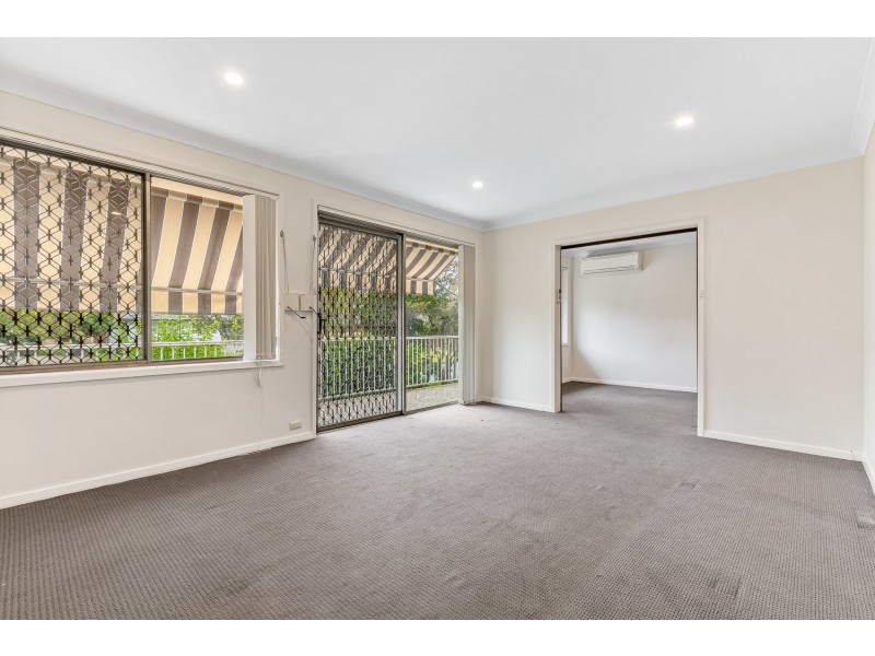 8 Sylvan Grove, Picnic Point NSW 2213