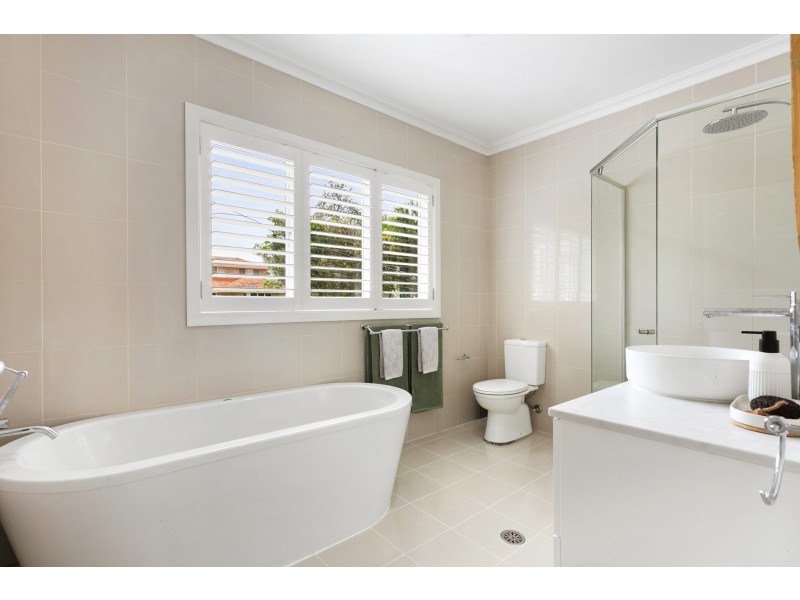 18 Riverview Avenue, Kyle Bay NSW 2221