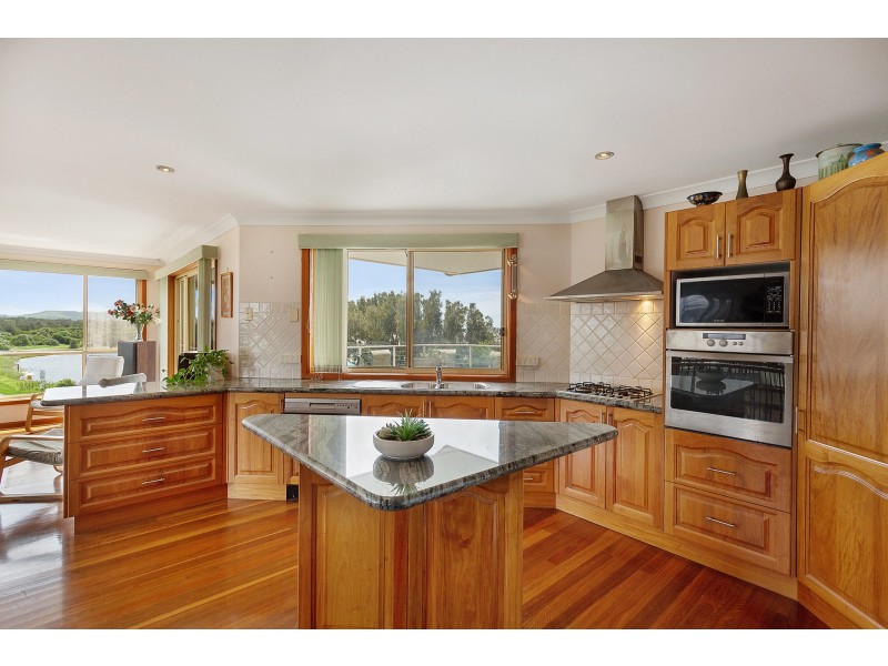 11 Murra Murra Road, Kanahooka NSW 2530