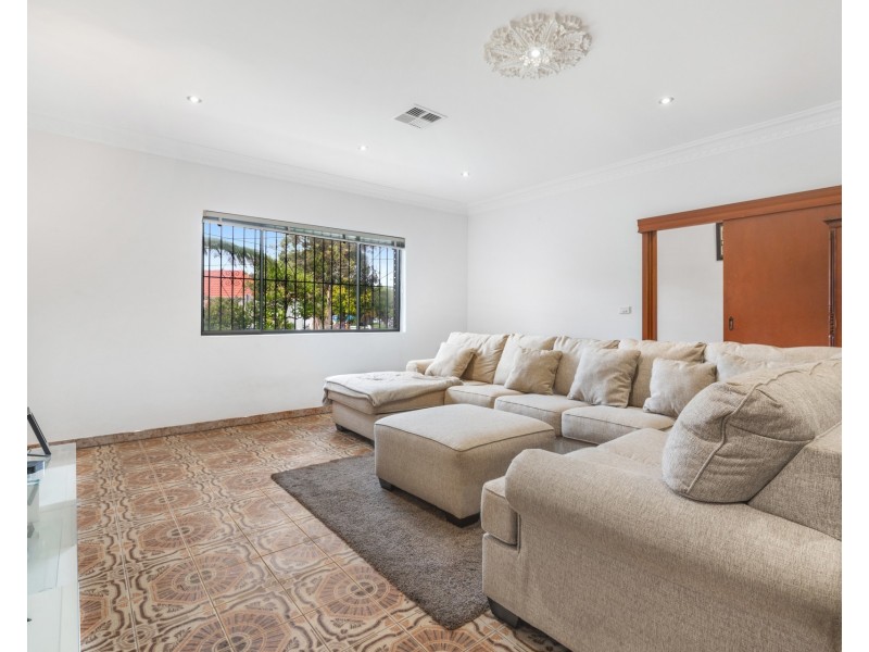 15 Henry Kendall Crescent, Mascot NSW 2020