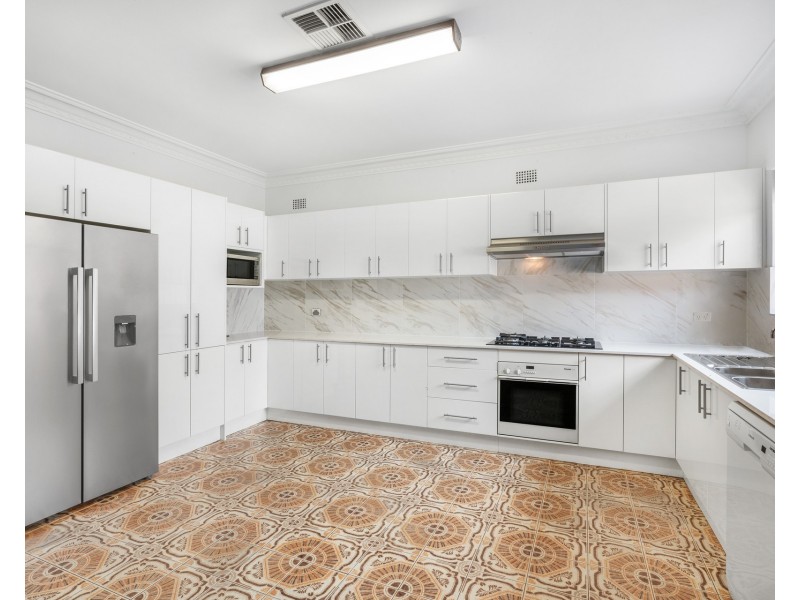 15 Henry Kendall Crescent, Mascot NSW 2020