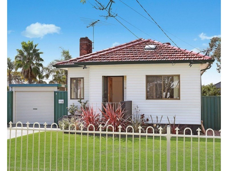 1 Blair Avenue, East Hills NSW 2213