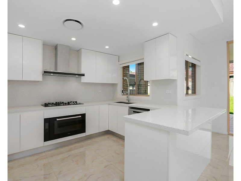5A Amberdale Avenue, Picnic Point NSW 2213