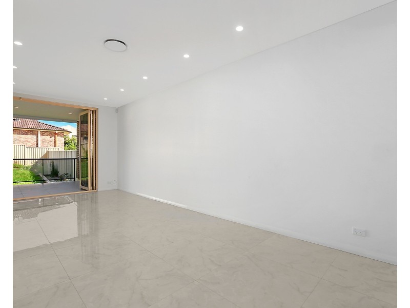 5A Amberdale Avenue, Picnic Point NSW 2213