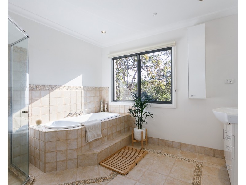 16 Gambier Avenue, Sandy Point NSW 2172
