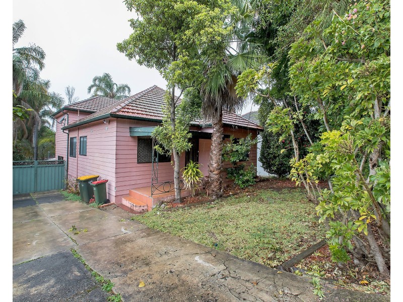 42 Toronto Parade, Sutherland NSW 2232