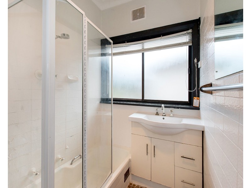 42 Toronto Parade, Sutherland NSW 2232