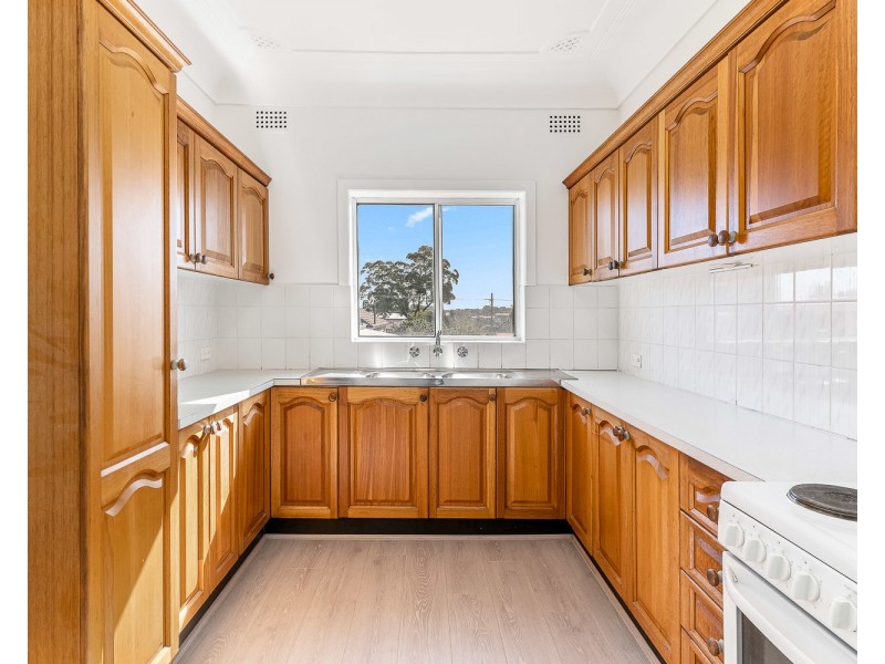 4 Vivienne Street, Kingsgrove NSW 2208