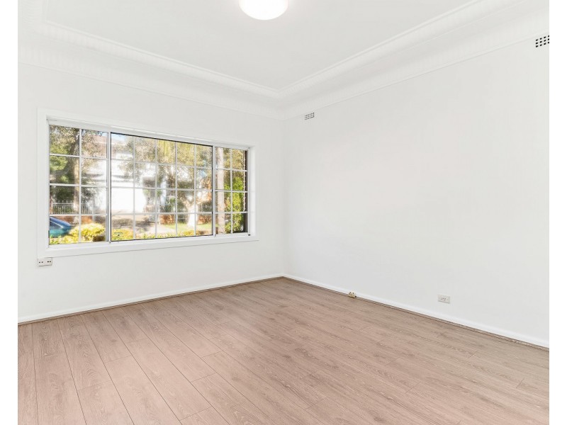 4 Vivienne Street, Kingsgrove NSW 2208