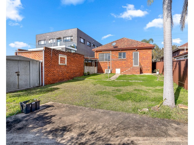 4 Vivienne Street, Kingsgrove NSW 2208