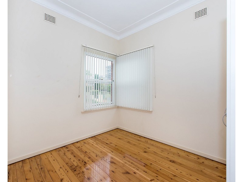 29 Bimbadeen Avenue, Miranda NSW 2228