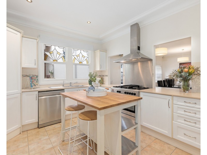 18 Hillcrest Avenue, Bardwell Valley NSW 2207