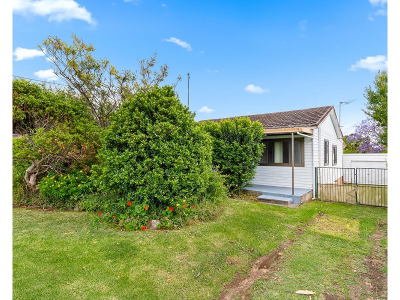 14 Burns Road, Picnic Point NSW 2213