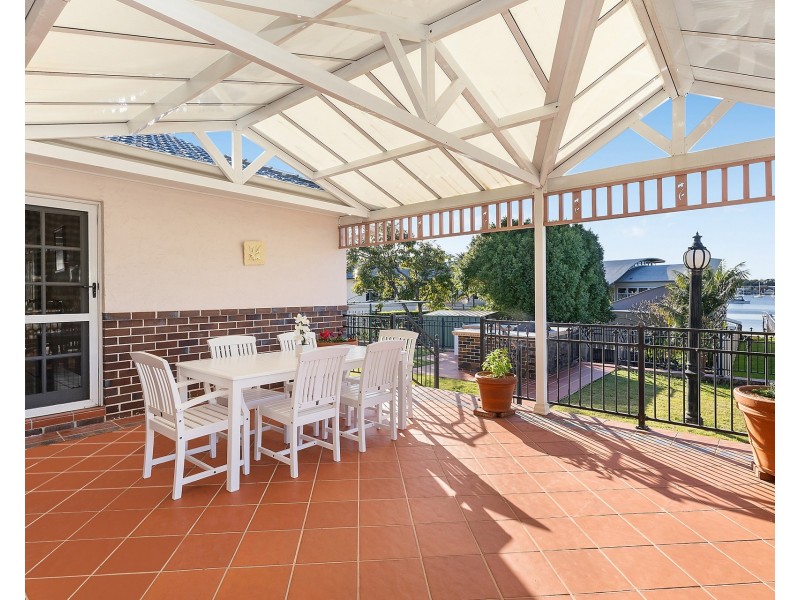 18 Beach Street, Blakehurst NSW 2221