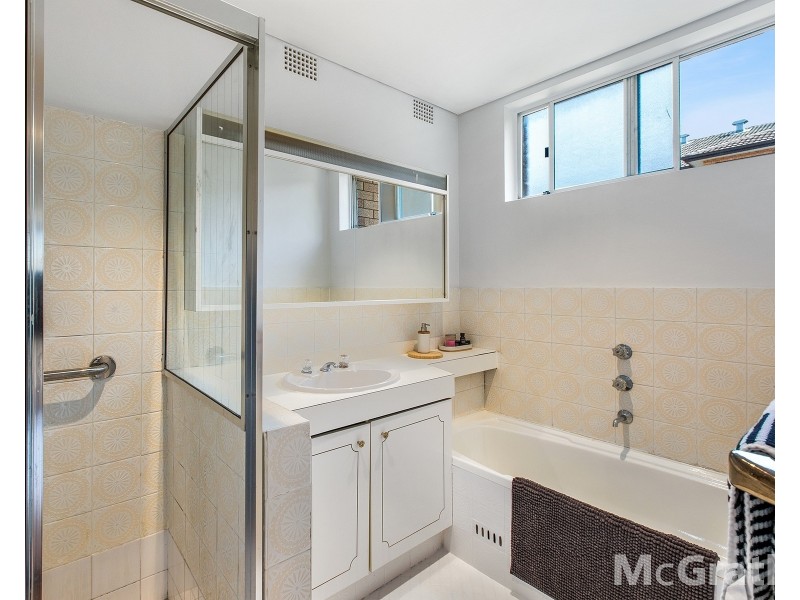 2/10 Hampton Court Road, Carlton NSW 2218