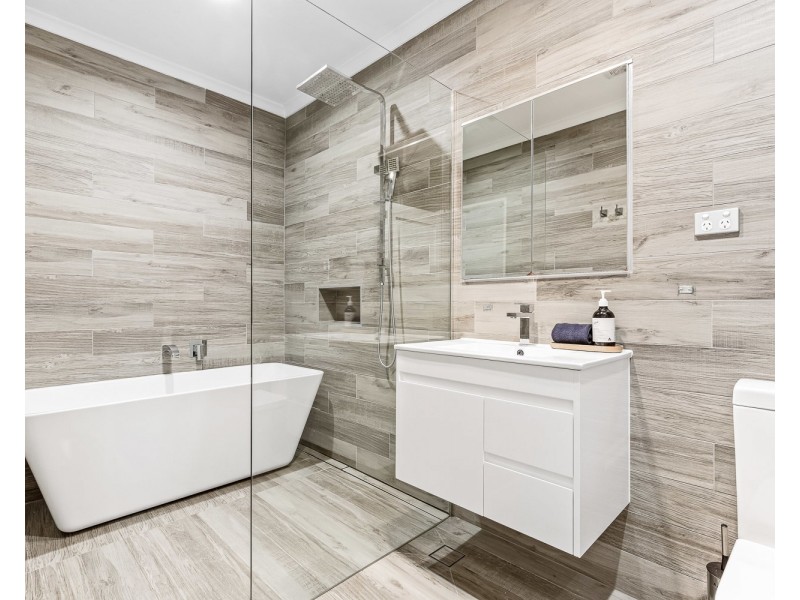 3  Gnarbo Avenue, Carss Park NSW 2221