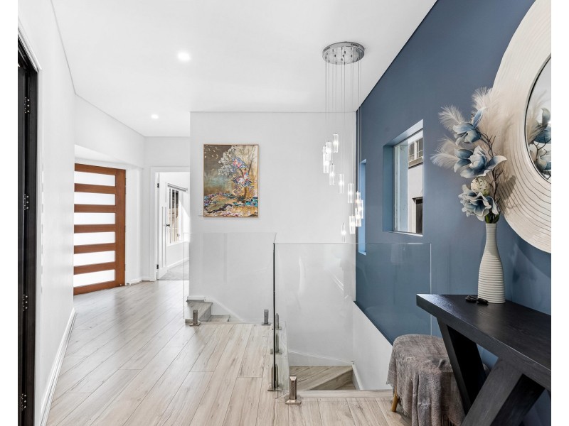 3  Gnarbo Avenue, Carss Park NSW 2221