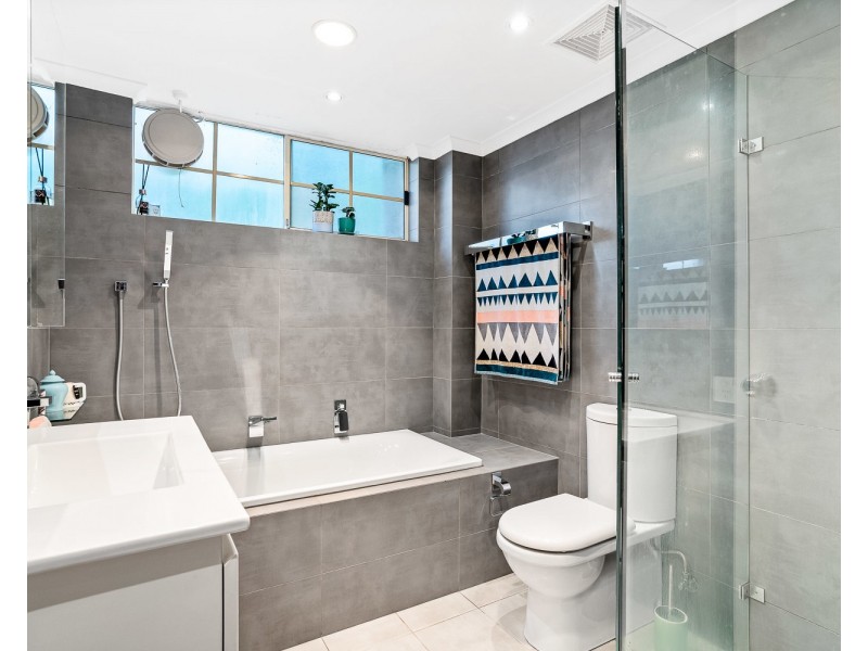 4/13 Nielsen Avenue, Carlton NSW 2218