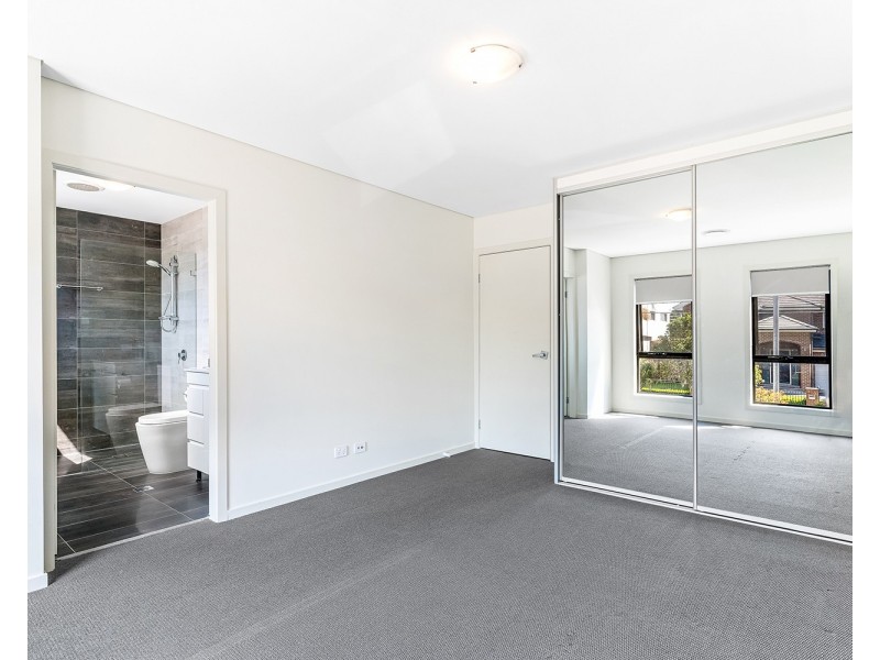 45 Parkview Avenue, Picnic Point NSW 2213