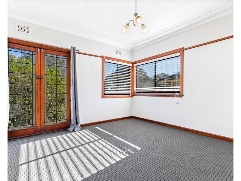 10 Oatley Street, Kingsgrove NSW 2208