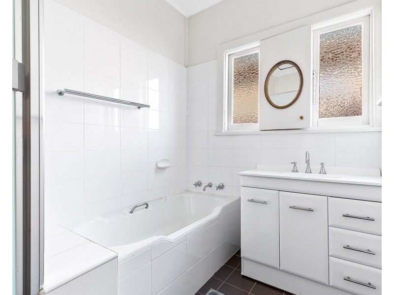 10 Oatley Street, Kingsgrove NSW 2208