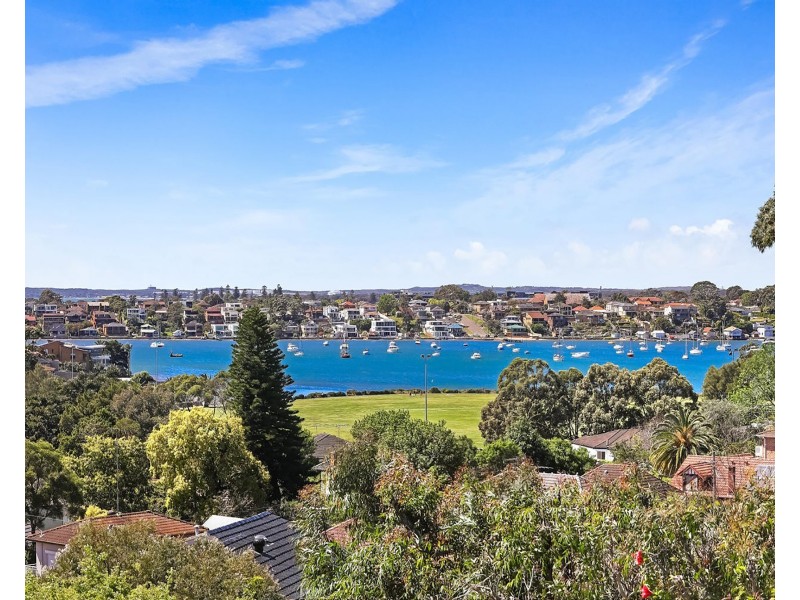 2 Gnarbo Avenue, Carss Park NSW 2221