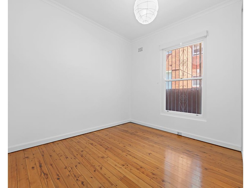 2/23 Hampton Court Road, Carlton NSW 2218