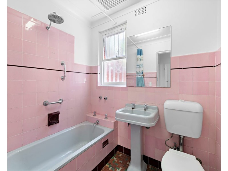 2/23 Hampton Court Road, Carlton NSW 2218