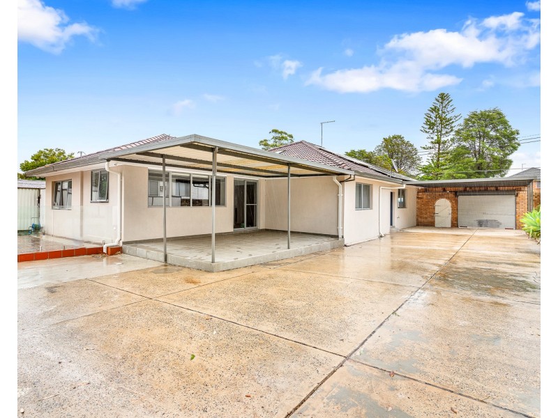 30 Monie Avenue, East Hills NSW 2213