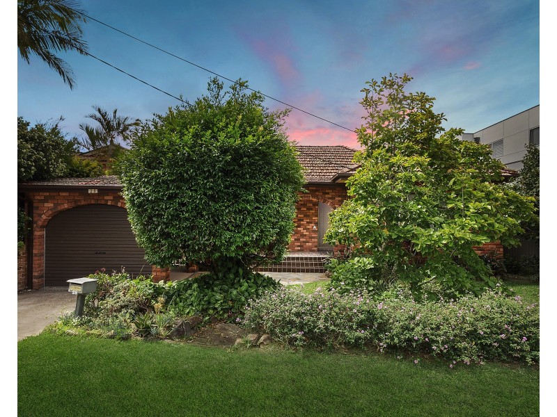 28 Woodlands Avenue, Lugarno NSW 2210