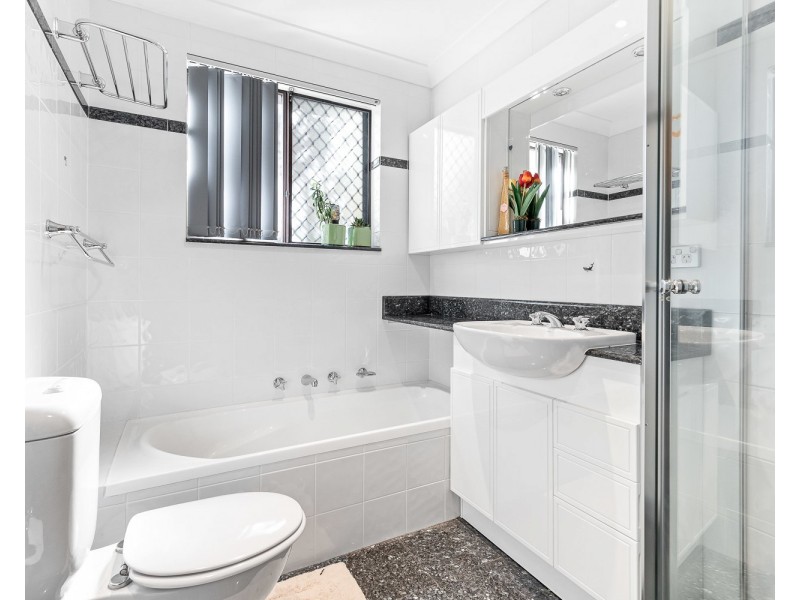 5/55 Hampton Court Road, Carlton NSW 2218
