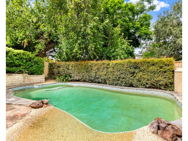 24 Amberdale Avenue, Picnic Point NSW 2213