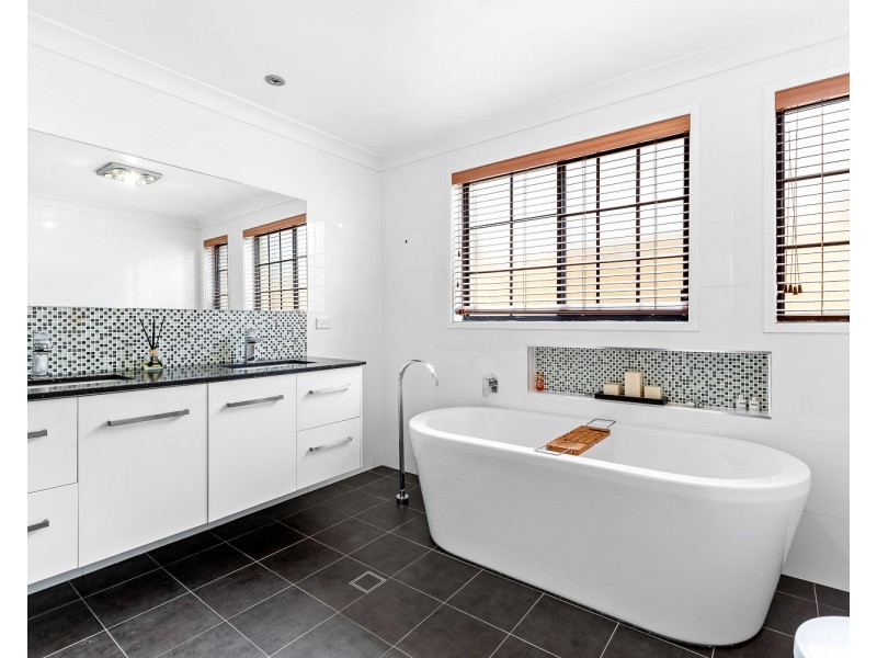 24 Amberdale Avenue, Picnic Point NSW 2213