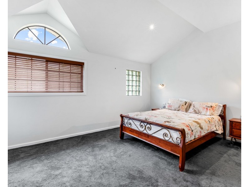 24 Amberdale Avenue, Picnic Point NSW 2213