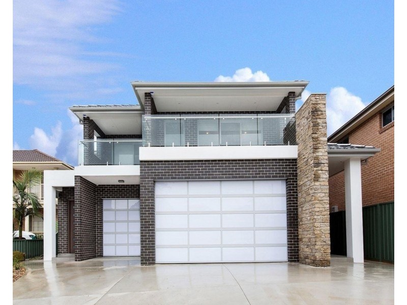10 Claverdon Avenue, Picnic Point NSW 2213