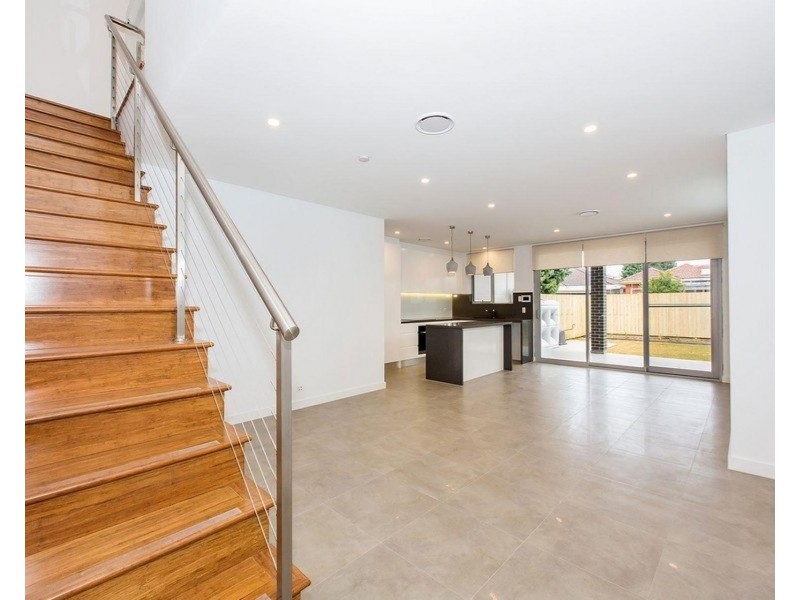 10 Claverdon Avenue, Picnic Point NSW 2213