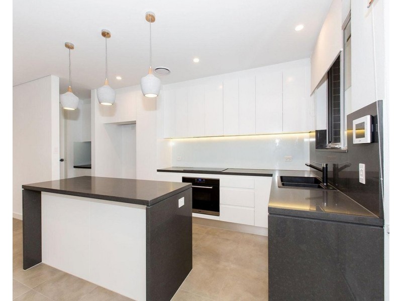 10 Claverdon Avenue, Picnic Point NSW 2213