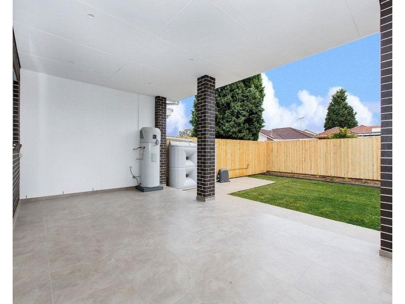 10 Claverdon Avenue, Picnic Point NSW 2213