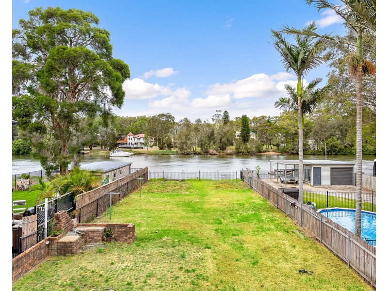 596 Henry Lawson Drive, East Hills NSW 2213