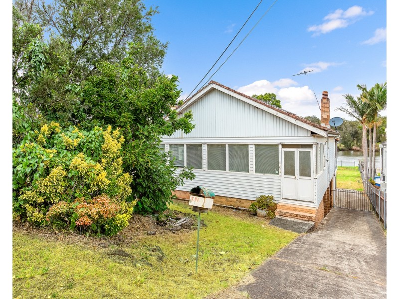 596 Henry Lawson Drive, East Hills NSW 2213