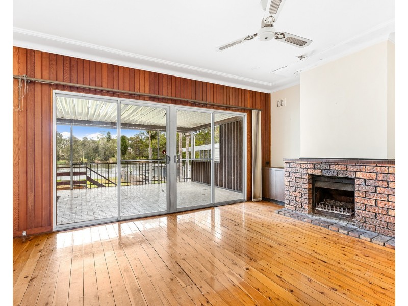 596 Henry Lawson Drive, East Hills NSW 2213