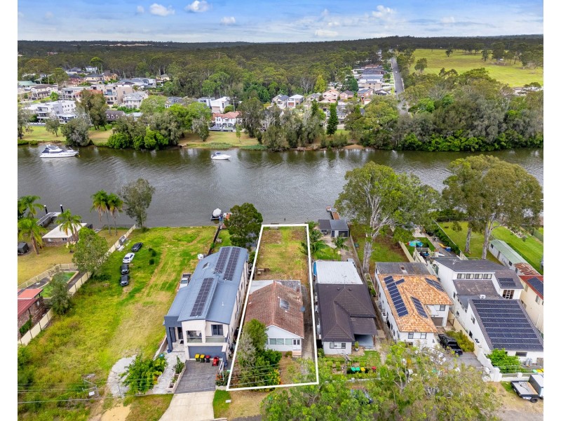 596 Henry Lawson Drive, East Hills NSW 2213