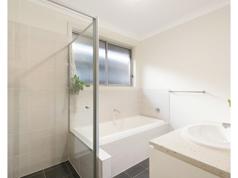 32 Peckham Grove, Oran Park NSW 2570