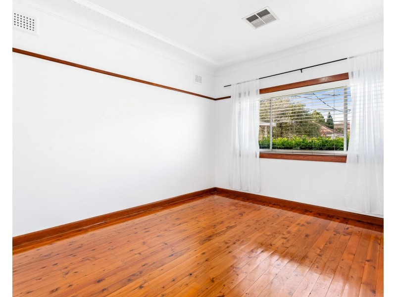 22  Glamis Street, Kingsgrove NSW 2208